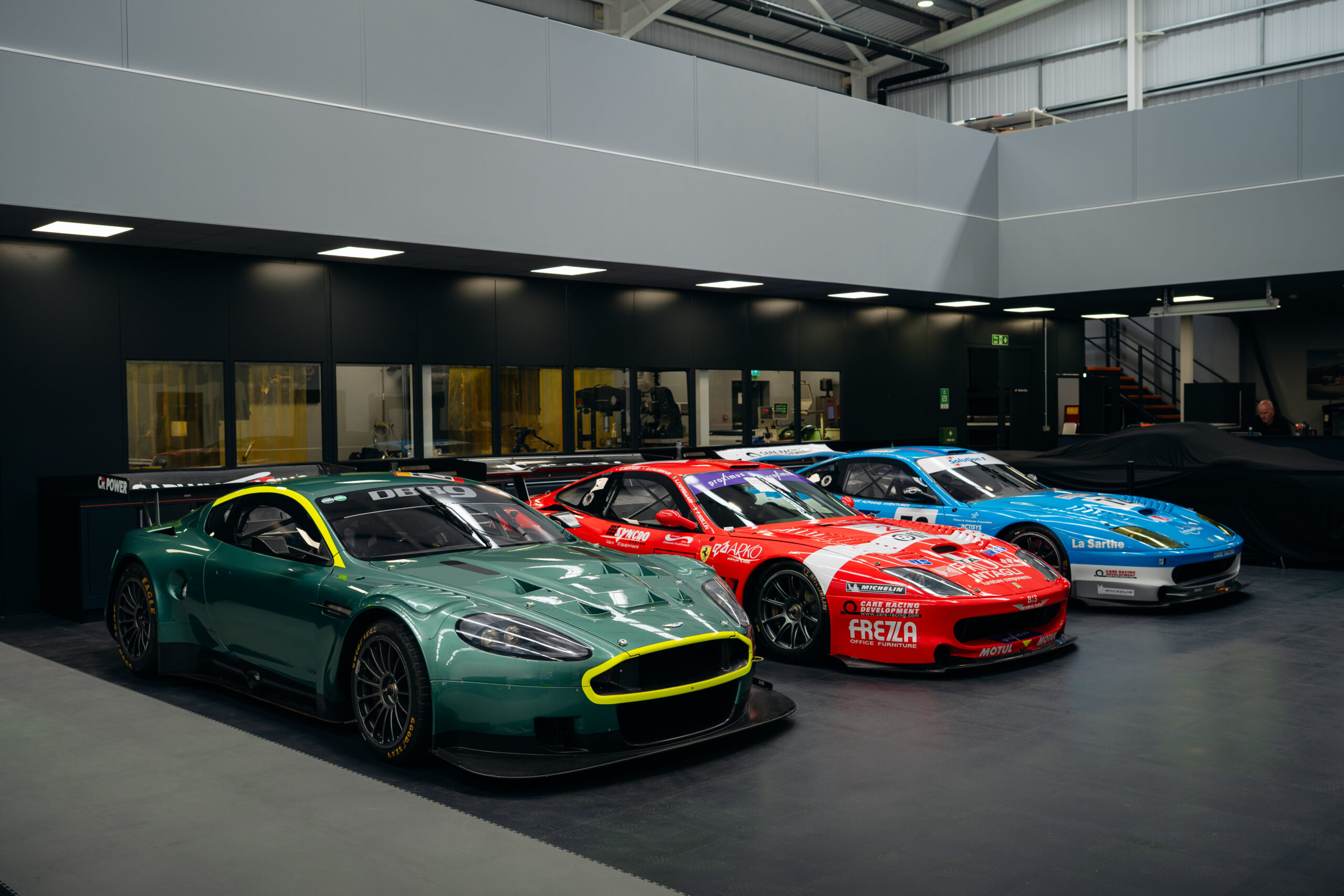 A7408076 historic cars in workshop